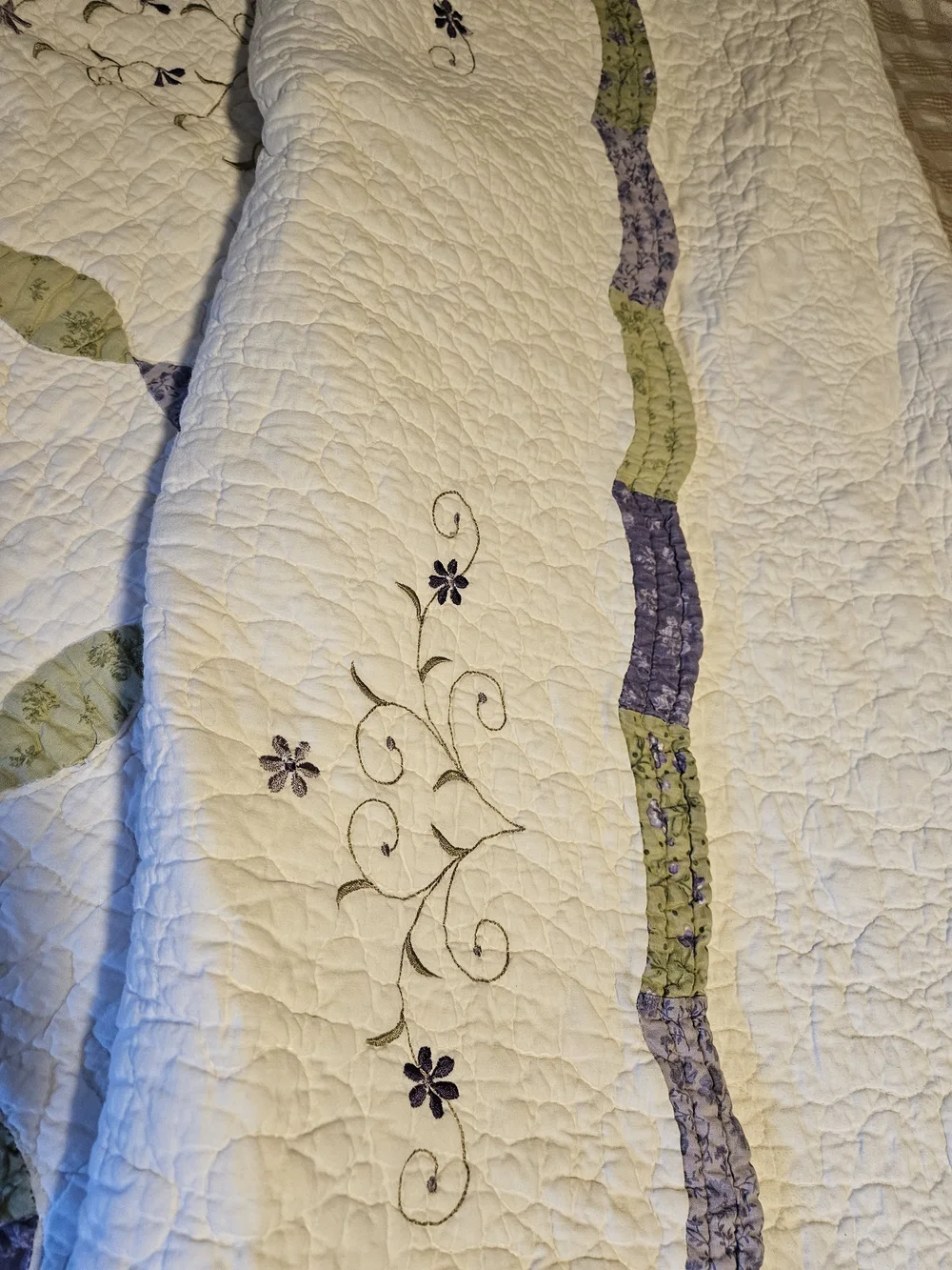 White Quilted Bedspread with Lavender and Sage Ring Pattern